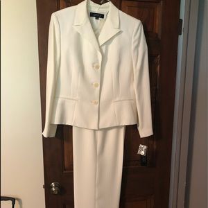 Kasper Off White PantSuit